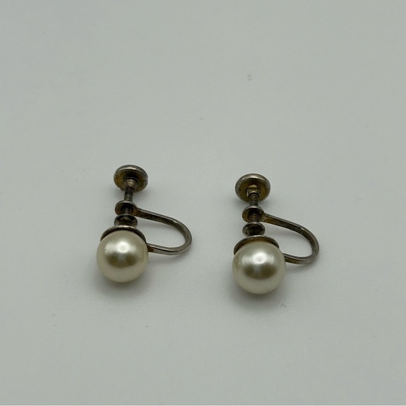 Vintage White Faux Pearl Silver Tone Screwback Stud Earrings - Picture 3 of 6